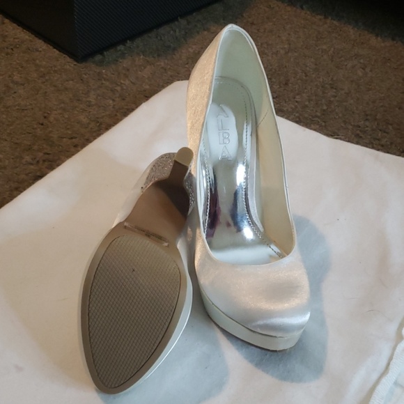 Heels - Picture 4 of 4